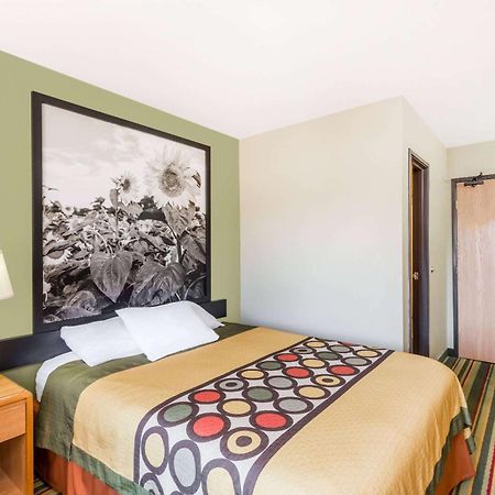 Super 8 By Wyndham Chanute Buitenkant foto