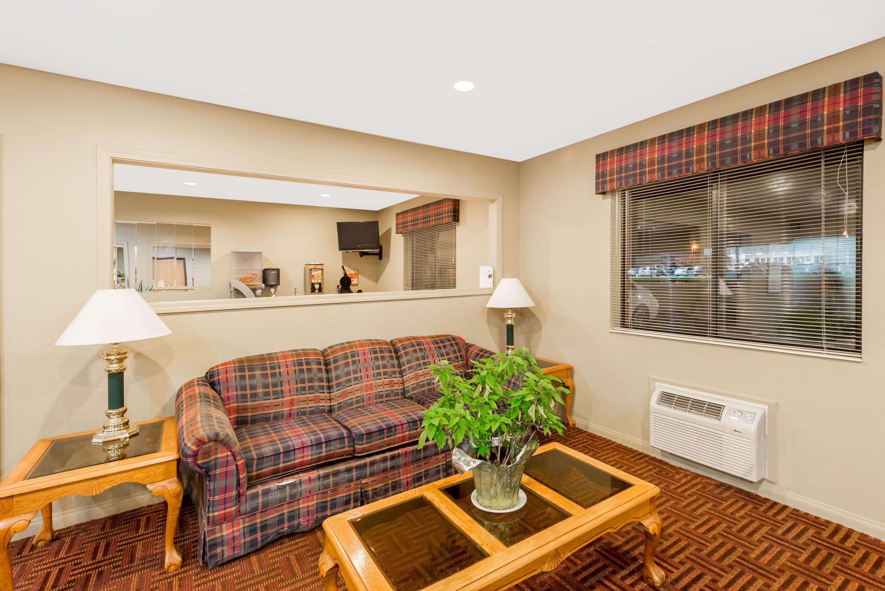 Super 8 By Wyndham Chanute Buitenkant foto