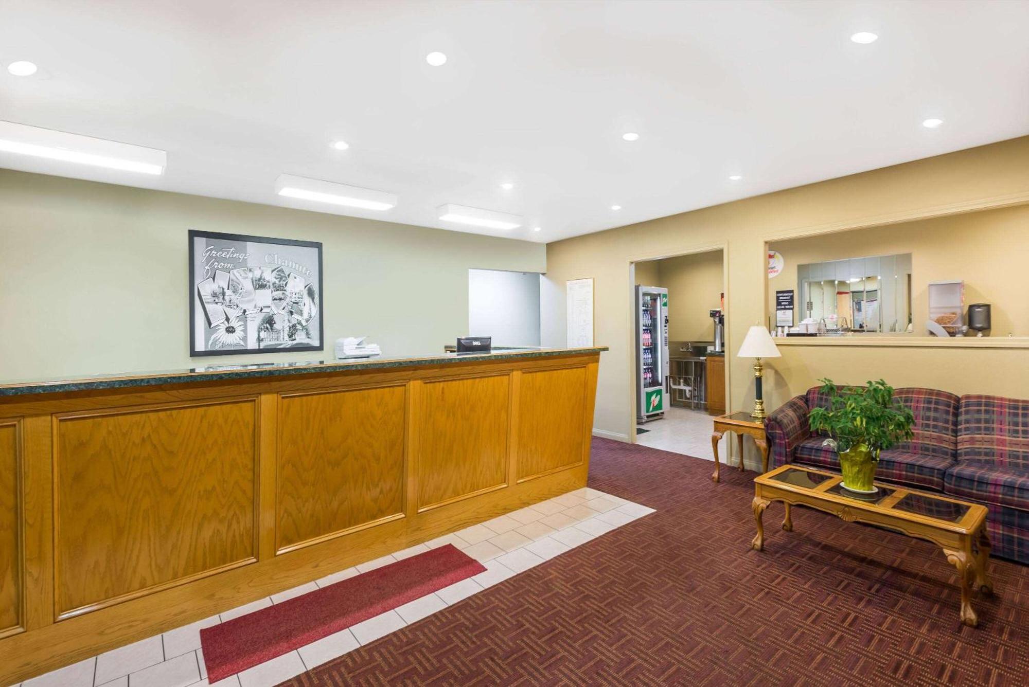Super 8 By Wyndham Chanute Buitenkant foto
